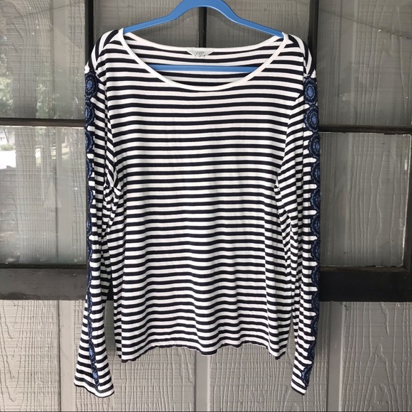 Crown & Ivy top, B&W stripes with blue lace arms - Picture 2 of 11